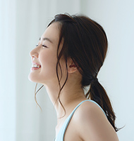 笑顔の女性