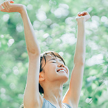 リラックスする女性