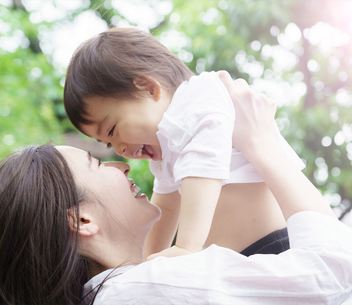 笑顔のママと赤ちゃん